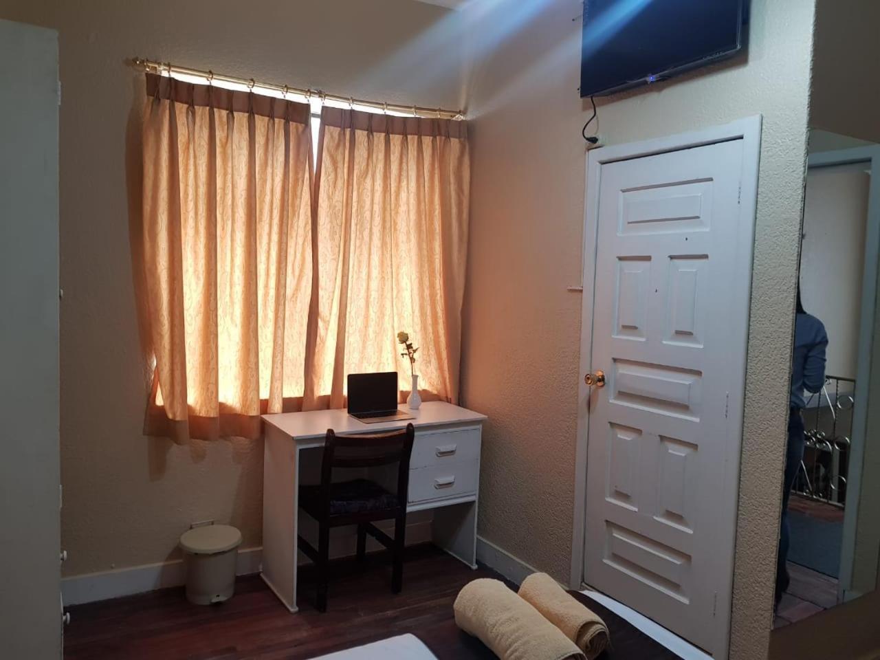Hostal Loro Verde Quito Ngoại thất bức ảnh
