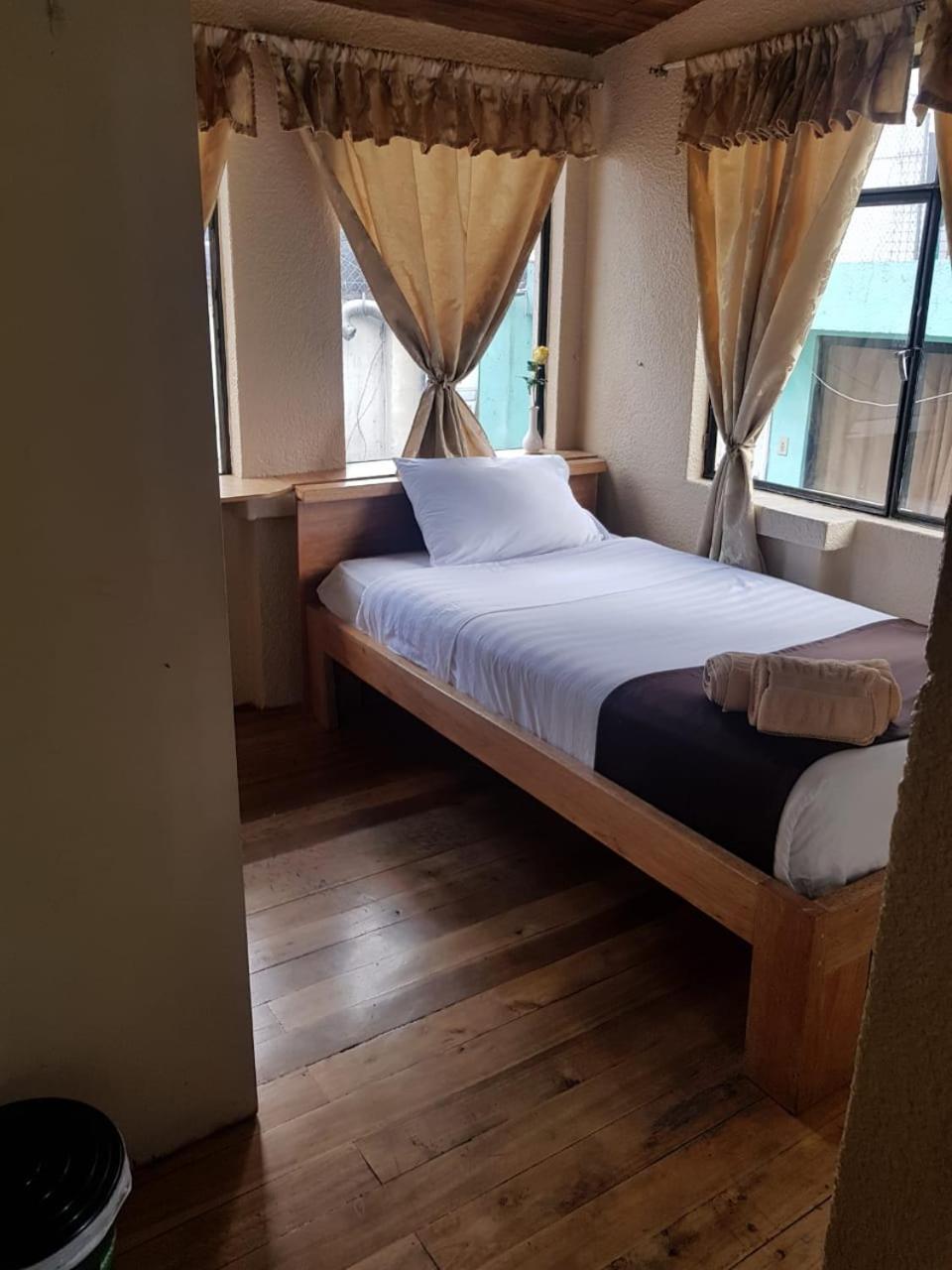 Hostal Loro Verde Quito Ngoại thất bức ảnh