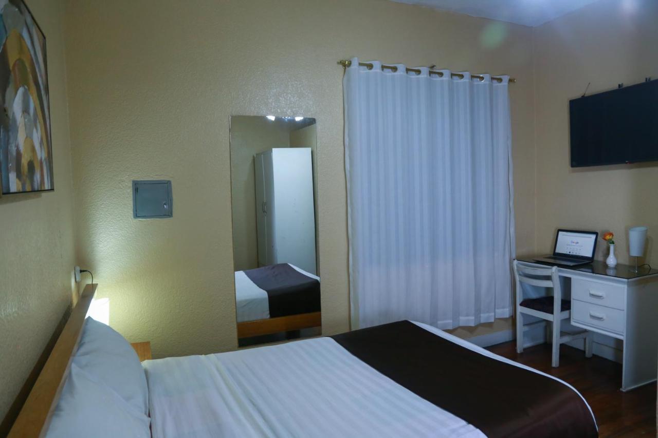 Hostal Loro Verde Quito Ngoại thất bức ảnh